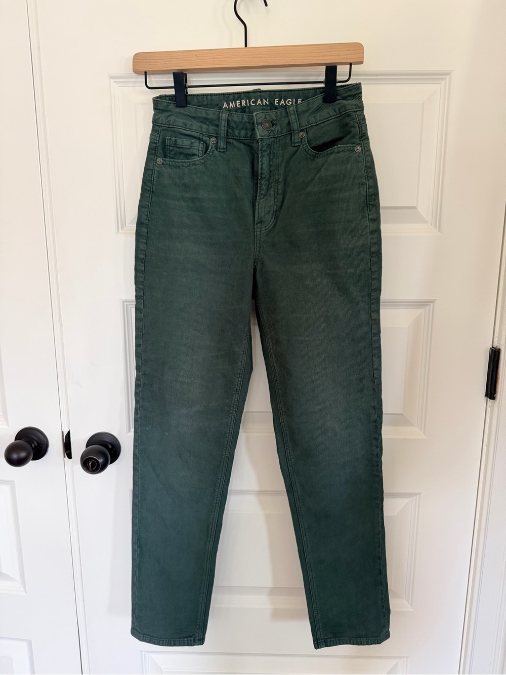 NWOT American Eagle mom straight corduroys 00